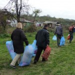 Carrying aid to the isolated Roma encampment